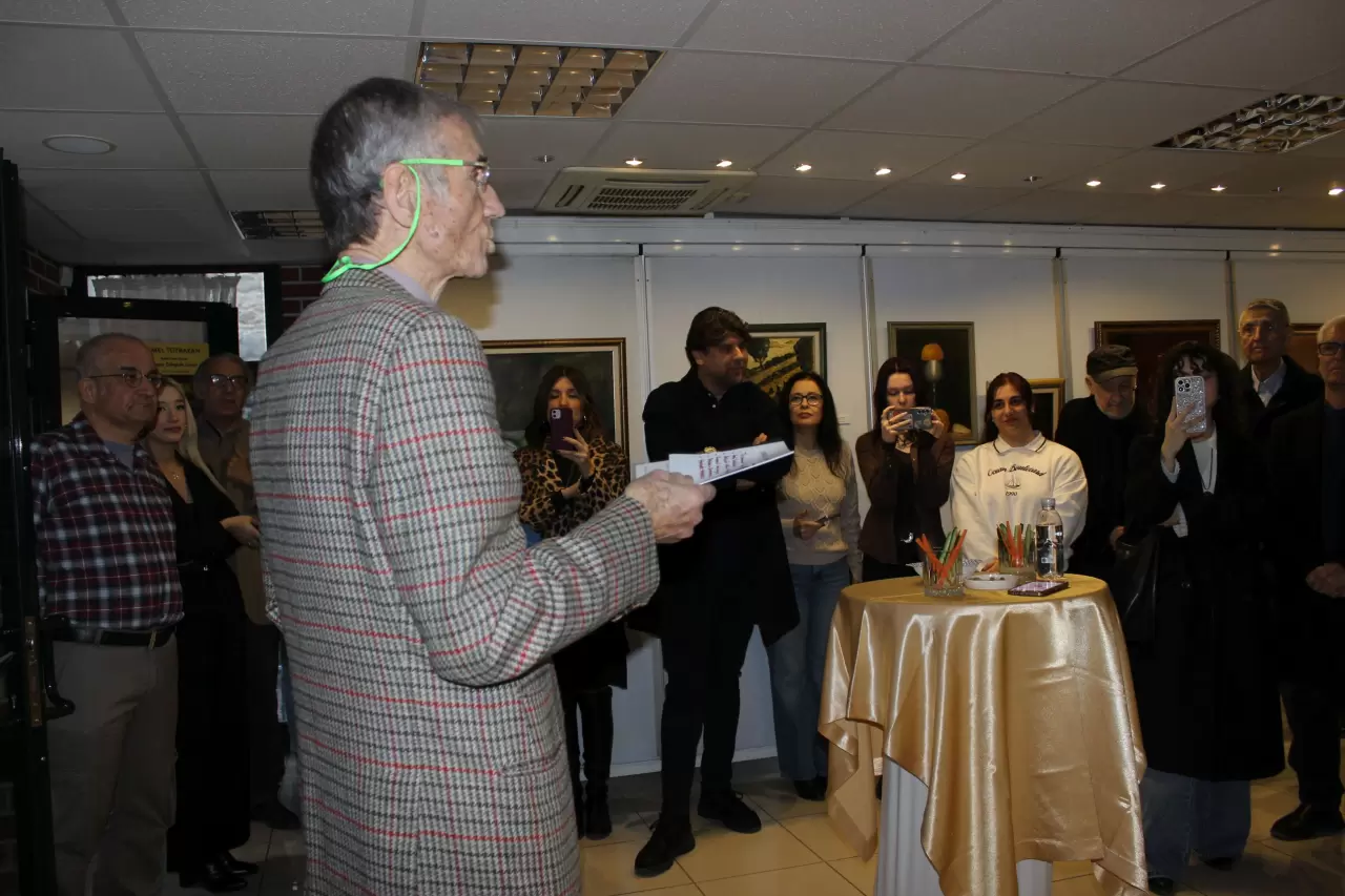 EÜ Etnografya Müzesi'nde sualtı belgeselcisi Haluk Cecan anısına düzenlenen sergide Emekli Koramiral Ekmel Totrakan’ın eserleri sanatseverlerle buluştu.