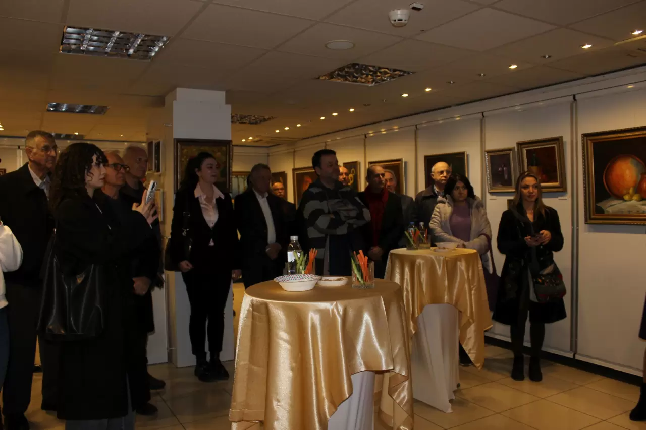 EÜ Etnografya Müzesi'nde sualtı belgeselcisi Haluk Cecan anısına düzenlenen sergide Emekli Koramiral Ekmel Totrakan’ın eserleri sanatseverlerle buluştu.