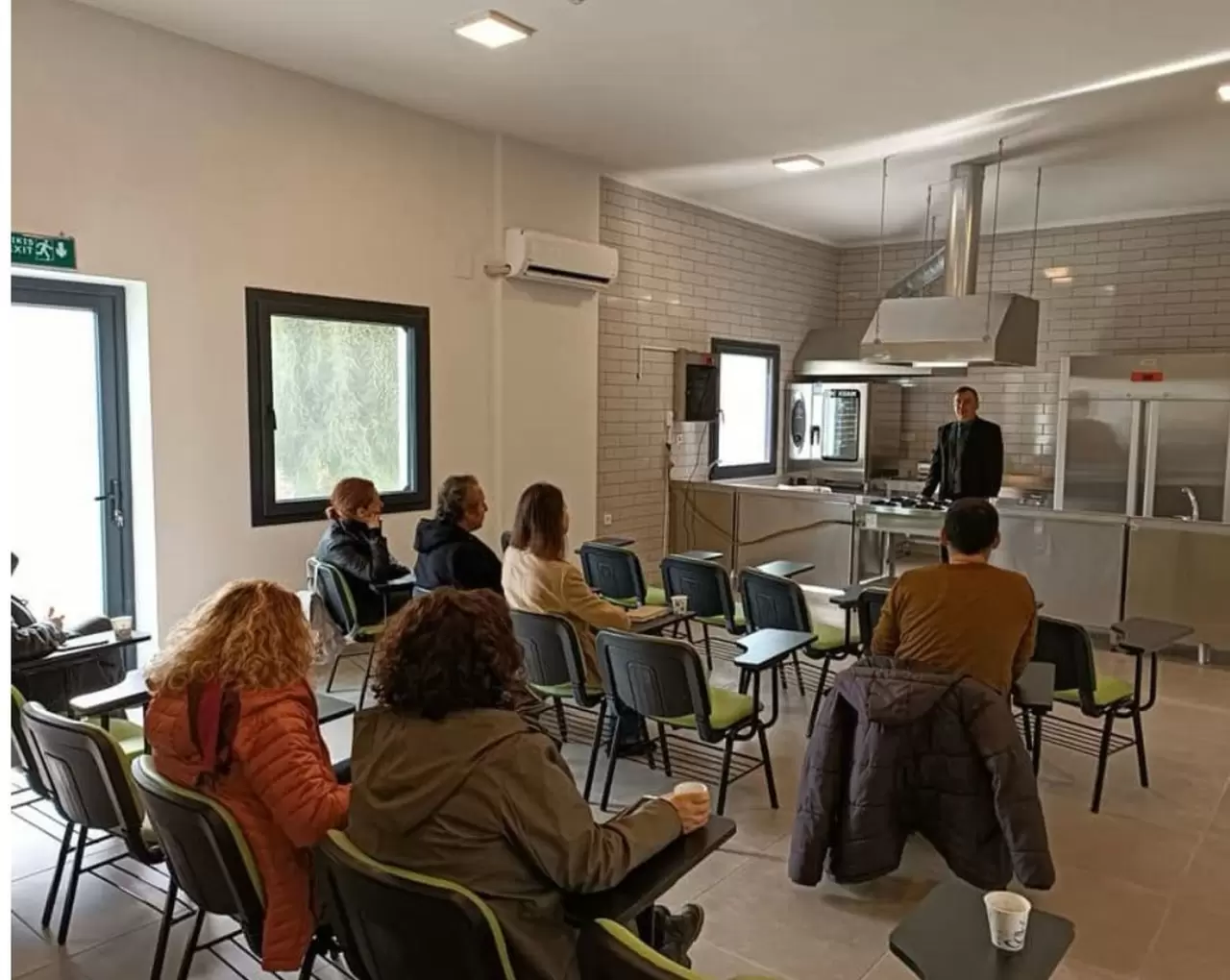 Ege Üniversitesi Çeşme Turizm Fakültesi, Shipley-Altındağ Gastronomi Akademisi'nde Pasta Yapım tekniklerini öğrenen öğrencilere, şimdi de halka yönelik ücretsiz aşçı çırağı eğitimi sunuyor.