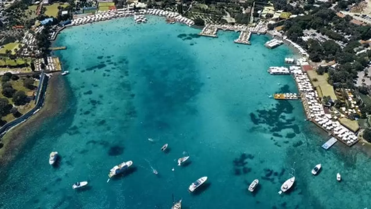 İzmir’in gözde koylarından Aya Yorgi, ikinci kez imara açıldı! Mahkeme süreci devam ederken 48 bin m²’lik alan için ihale düzenlendi. 400’e yakın villa yapılacak!