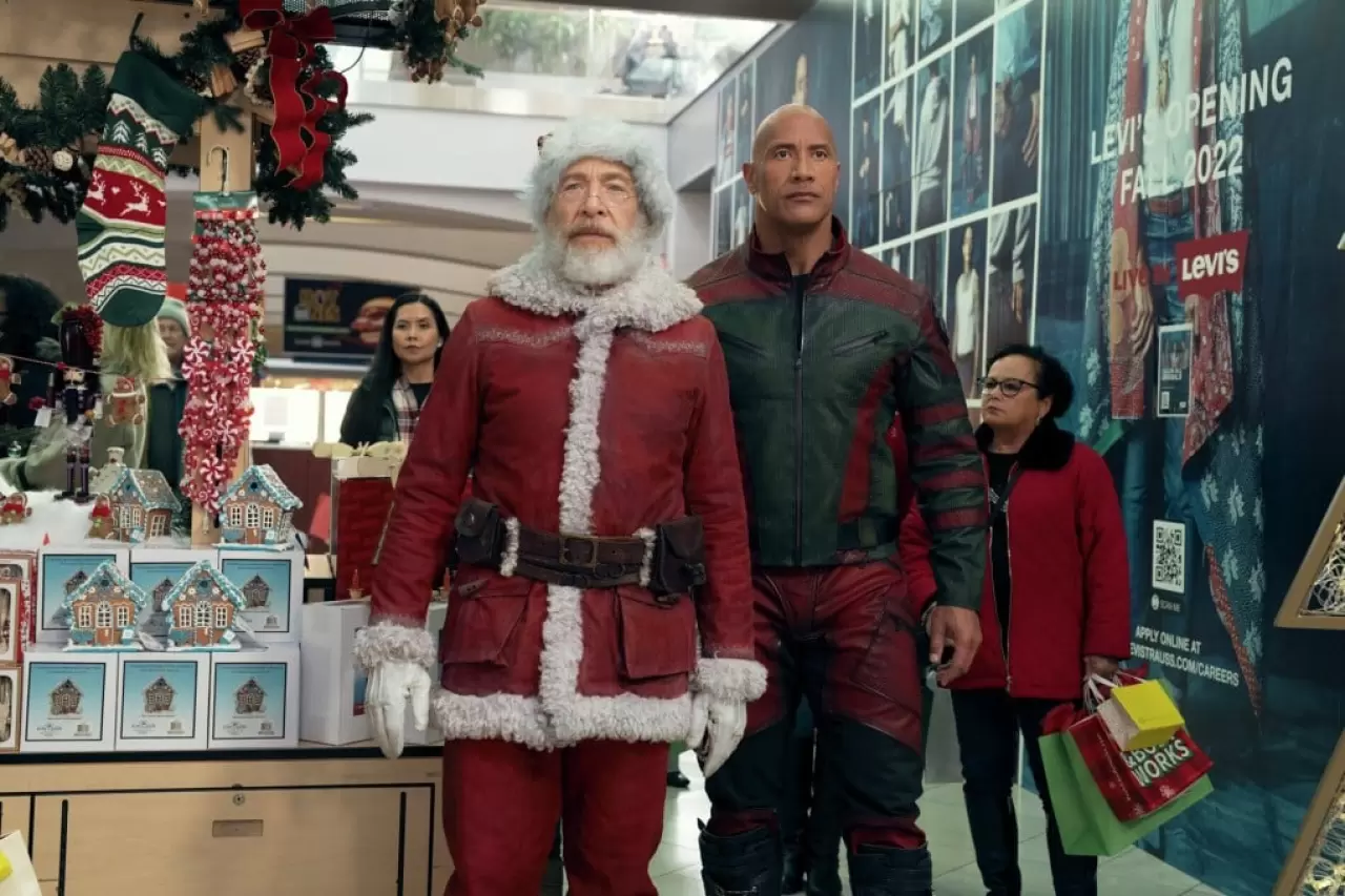 Noel Baba’nın kaçırılmasıyla başlayan inanılmaz bir macera! Dwayne Johnson ve Chris Evans’ın başrollerini paylaştığı Red One, mitolojik yaratıklar ve tehlikeli komplolarla dolu.
