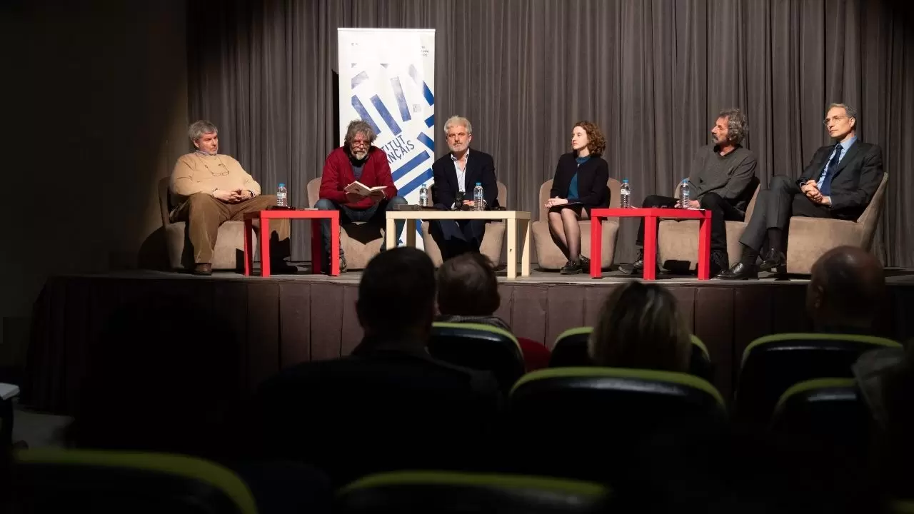 Ünlü yazar Gaudé, Akdeniz'in sırlarını İzmir'de araladı! "Coğrafya değil, ruh hali" dediği Akdeniz'e dair çarpıcı sözleri ve bilinmeyen hikayeler.