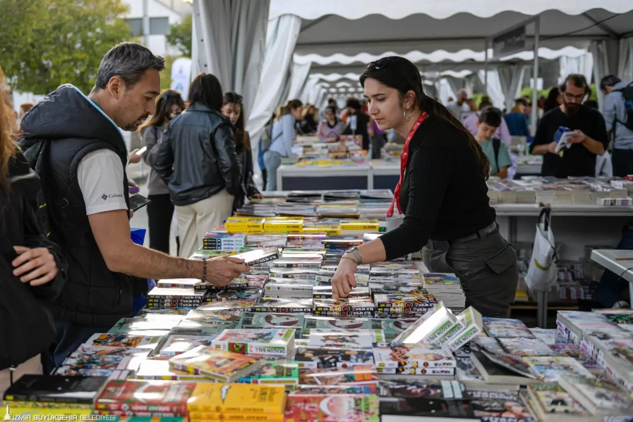 İZKİTAPFEST-5. İzmir Kitap Fuarı, 18-27 Nisan’da Kültürpark’ta başlıyor. Ünlü yazarlar, söyleşiler, sergiler ve çocuklara özel atölyeler kitapseverleri bekliyor.