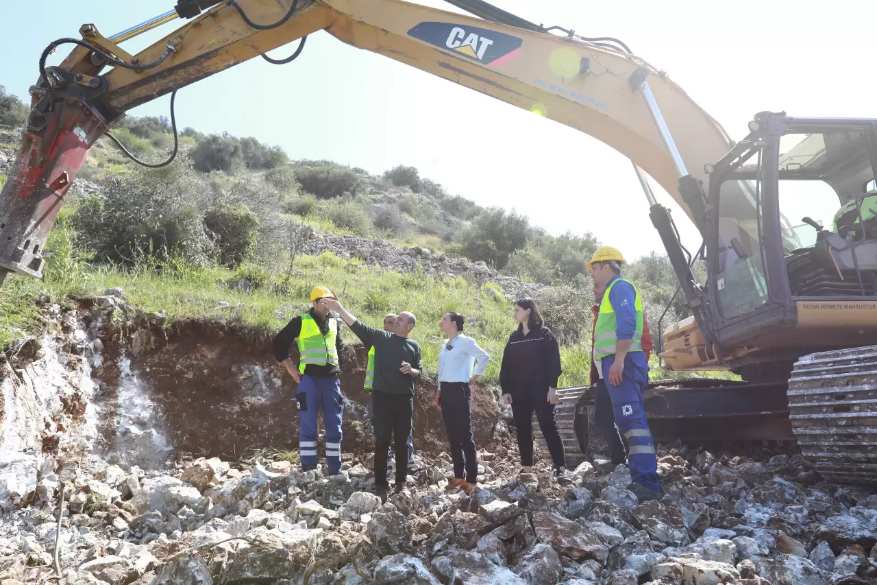 Efes Selçuk’ta yıllardır beklenen içme suyu projesi başladı. Kuyumcu Mevkii’nde ilk kazma vuruldu, çeşmeler Eylül’de kaliteli suyla buluşacak!