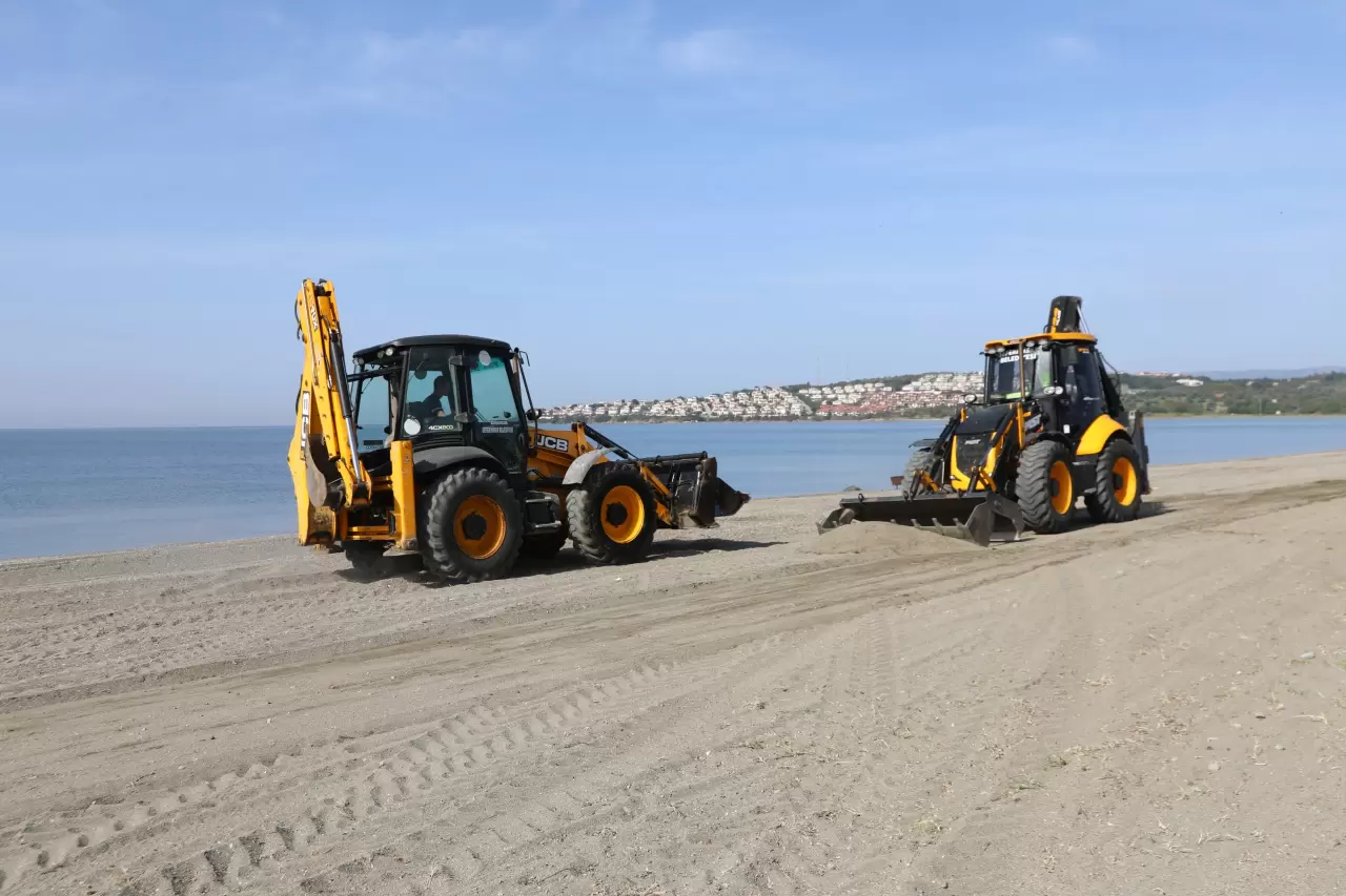 Seferihisar’da sahiller yaza hazırlanıyor. Plajlarda temizlikten düzenlemeye birçok yenilik yapıldı. Tatilciler bu yıl neyle karşılaşacak?