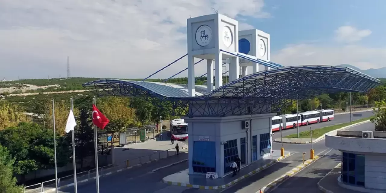 Üniversite sınavı yaklaştıkça sınava girecek öğrenciler üniversiteleri ve fakülteleri araştırmaktadır, İzmir'de olan üniversitelerden biri olan Dokuz Eylül Üniversitesinde bulunan fakülteleri sizler için haberimizde derledik.