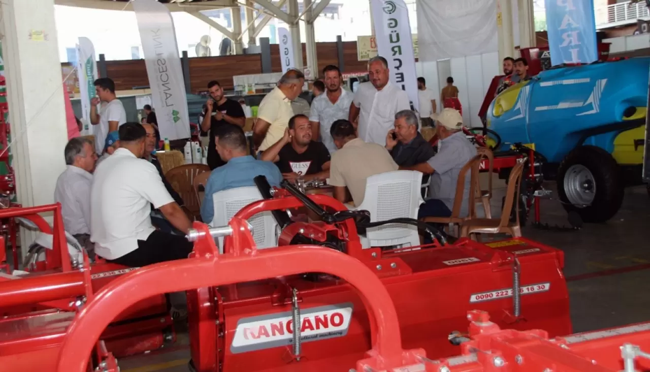 Ödemiş Tarım Fuarı, 24-27 Nisan'da tarım teknolojilerinin geleceğini sergiliyor. Yeni nesil robotlar, traktörler ve organik ürünlerle sektörü heyecanlandıracak!