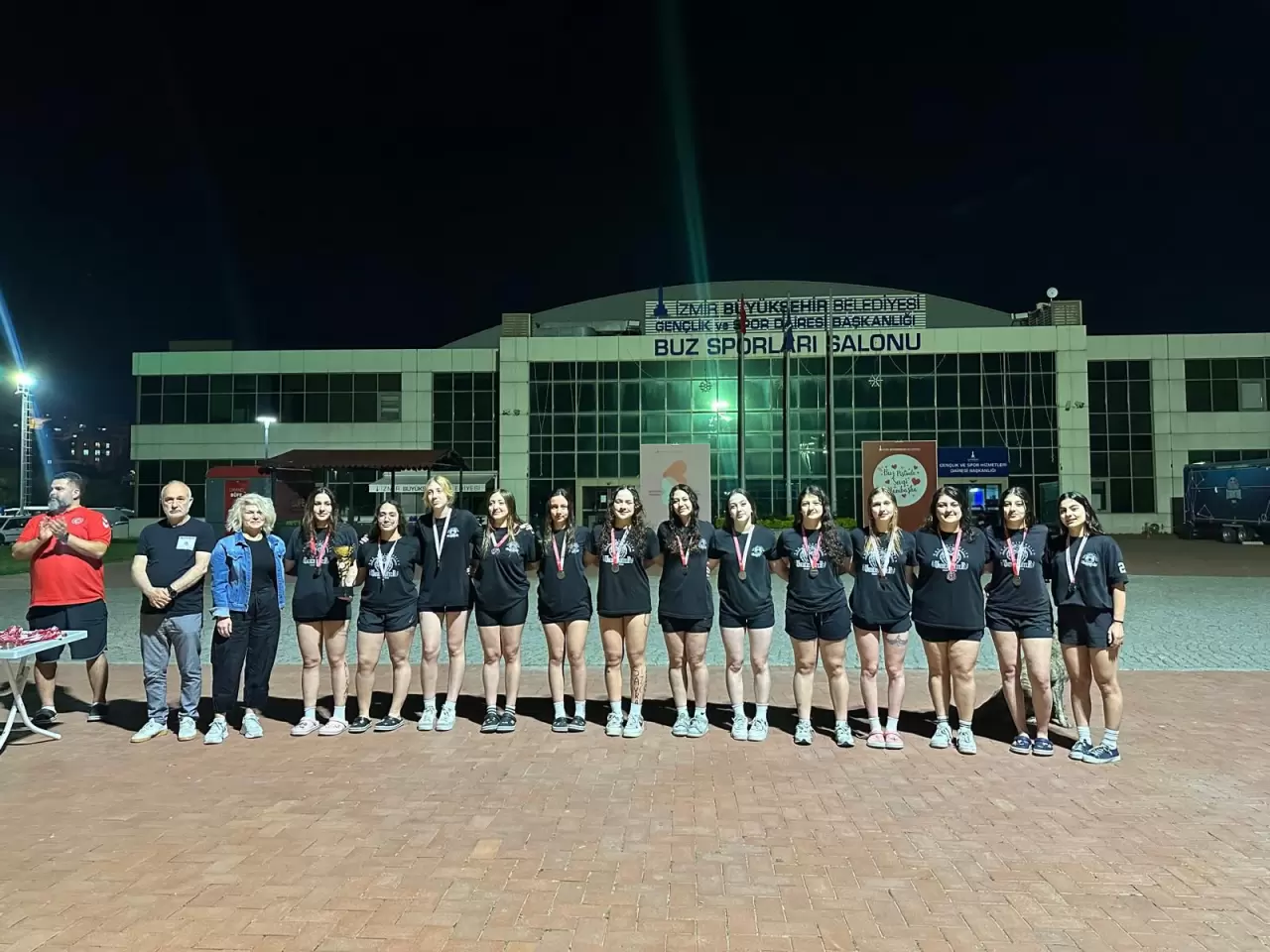 İzmir’de düzenlenen Denizhan Iğdır Anma Kupası'nda Ege Üniversitesi, erkek ve kadın takımlarıyla büyük başarılar elde ederek sualtı ragbisinde adını altın harflerle yazdırdı!