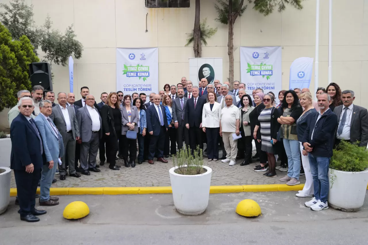 Konak Belediyesi ve İzmir Ticaret Odası işbirliğiyle, Gıda Çarşısı’na 50 yeni çöp konteyneri kazandırıldı. Başkan Mutlu, daha temiz bir Konak için güçlü bir adım attıklarını belirtti.