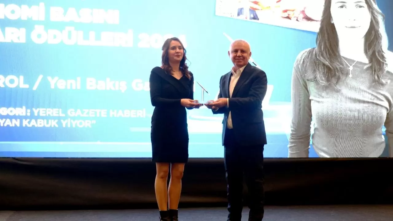 Ekonomi basınının en prestijli ödüllerinden biri olan 2024 Altın Kalem Ödülleri, kazananlarını Ankara'da düzenlenen törenle açıkladı. İzmir, önemli bir ödüle sahip oldu!