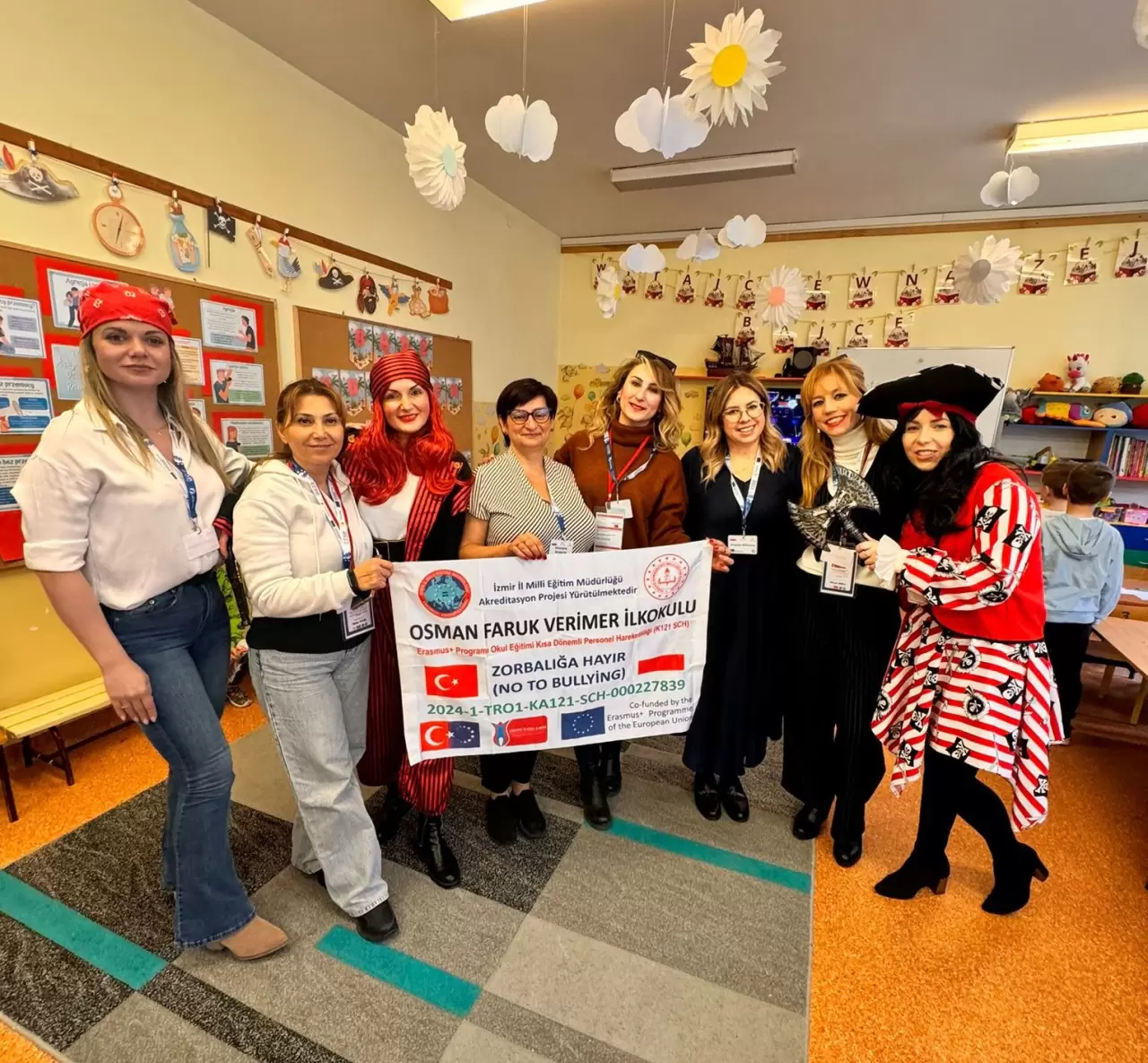 İzmir’in Bayraklı İlçesi Çay Mahallesi’nde bulunan Osman Faruk Verimer İlkokulu öğretmenleri “Zorbalığa Hayır” (NoTo Bullying)” projesi kapsamında Polonyalı meslektaşlarıyla Polonya’da buluştular.