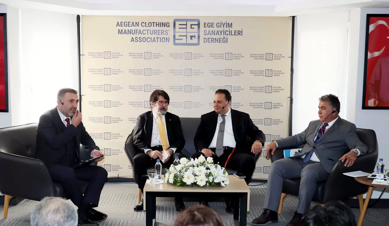 Ege Giyim Sanayicileri Derneği (EGSD) Üye Buluşmaları kapsamında Hazır giyim sektörünün önde gelen temsilcilerini panelde bir araya getirerek sektörün sorunlarını ve fırsatlarını masaya yatırdı. 