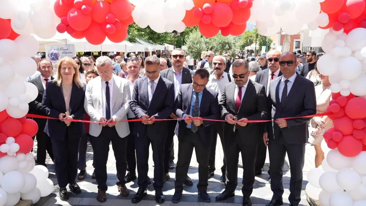 Millî Eğitim Bakanlığı Hayat Boyu Öğrenme Genel Müdürlüğü himayelerinde her yıl Haziran ayının ilk haftasında kutlanan “Hayat Boyu Öğrenme Haftası” bu yıl Kurban Bayramı nedeniyle 26 Mayıs - 1 Haziran 2025 tarihleri arasında gerçekleştiriliyor.