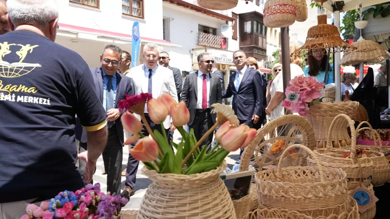 Millî Eğitim Bakanlığı Hayat Boyu Öğrenme Genel Müdürlüğü himayelerinde her yıl Haziran ayının ilk haftasında kutlanan “Hayat Boyu Öğrenme Haftası” bu yıl Kurban Bayramı nedeniyle 26 Mayıs - 1 Haziran 2025 tarihleri arasında gerçekleştiriliyor.
