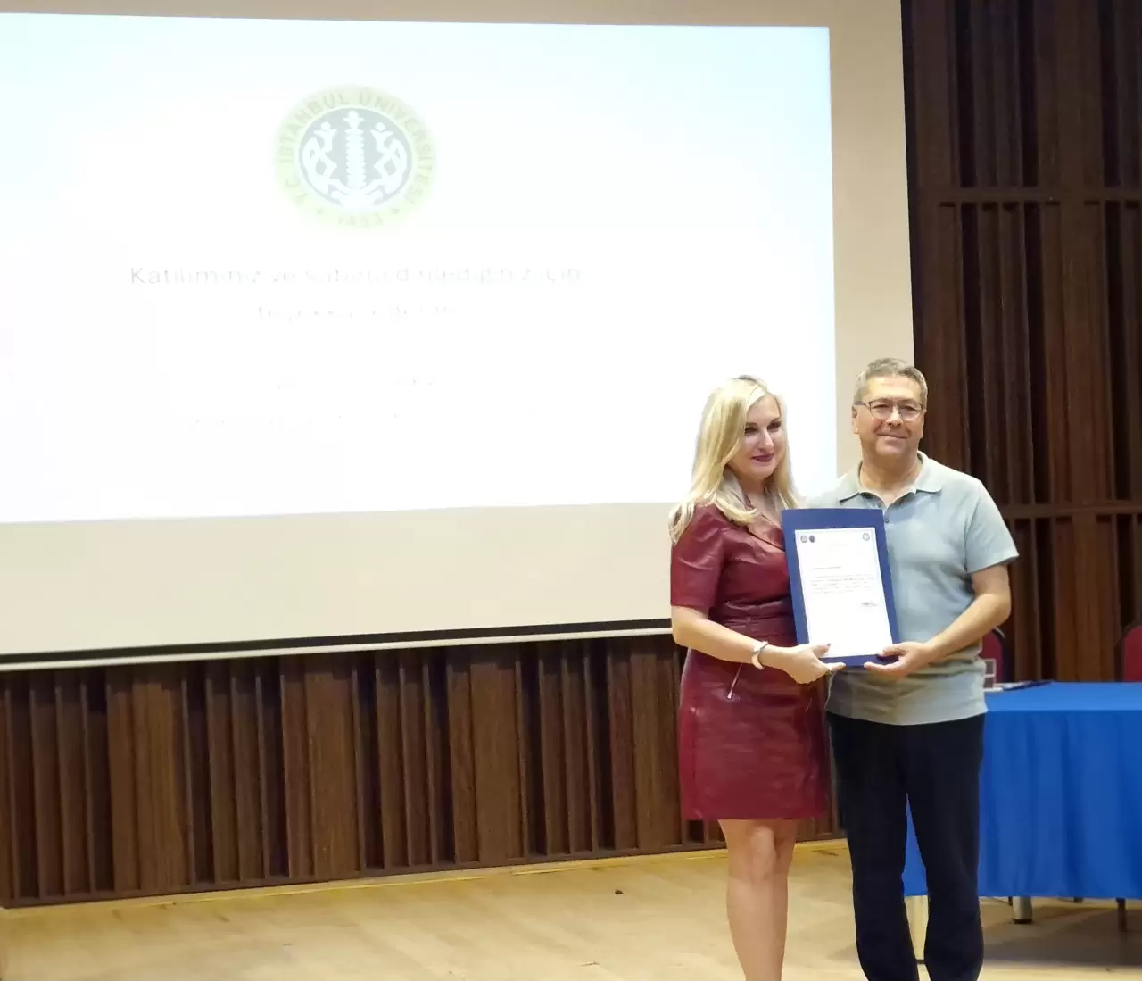 Ege Üniversitesi (EÜ) Devlet Türk Musikisi Konservatuvarı (DTMK) öğretim üyesi Prof. Dr. Özge Gülbey’in moderatörlüğünde “Kırgız Müziği ve Türk Dünyası” adlı söyleşi gerçekleştirildi.