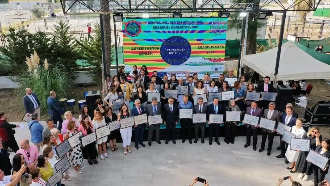 İzmir İl Millî Eğitim Müdürlüğü, Erasmus+ Yetişkin Eğitimi Akreditasyonu çerçevesinde, 2023 ve 2024 yıllarında yürüttüğü faaliyetlerle, yetişkin eğitimi alanında uluslararası ölçekte, örnek teşkil eden bir başarıya imza attı.