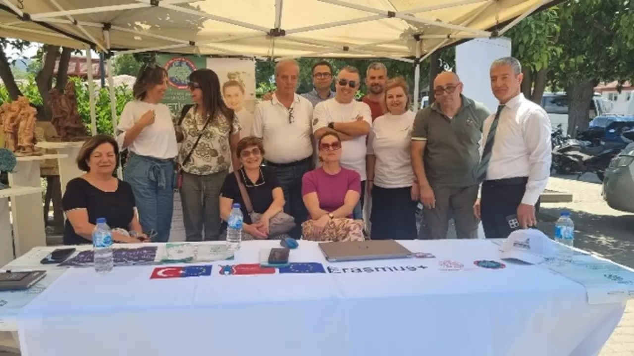 İzmir İl Millî Eğitim Müdürlüğü, Erasmus+ Yetişkin Eğitimi Akreditasyonu çerçevesinde, 2023 ve 2024 yıllarında yürüttüğü faaliyetlerle, yetişkin eğitimi alanında uluslararası ölçekte, örnek teşkil eden bir başarıya imza attı.