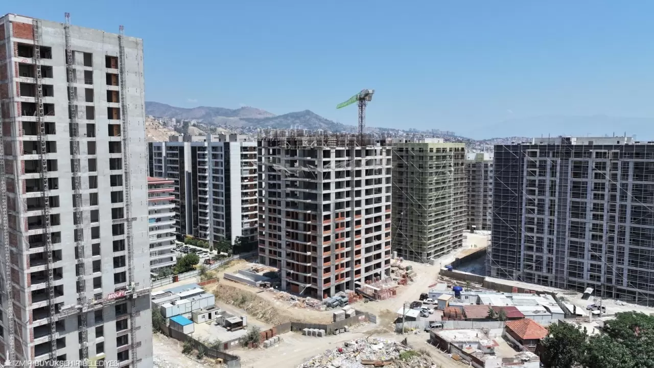 İzmir Büyükşehir Belediye Meclisi'nde grev süreci ve sonrasında yaşananlar ile ilgili konuşan İzmir Büyükşehir Belediye Başkanı Dr. Cemil Tugay, “Biz 4.5 milyon İzmirli'ye karşı sorumluyuz."