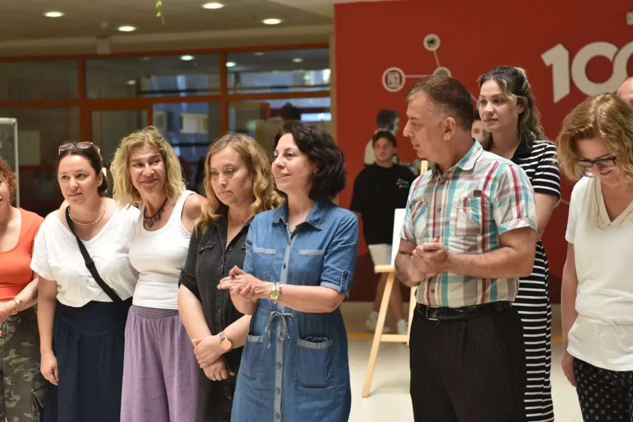 Ege Üniversitesi İletişim Fakültesi Radyo, Televizyon ve Sinema Bölümü (RTS) öğrencilerinin çektiği fotoğraflardan oluşan “İzmir’in Somut ve Somut Olmayan Kültürel Mirası” konulu uluslararası fotoğraf sergisi, sanatseverlerin beğenisine sunuldu. 