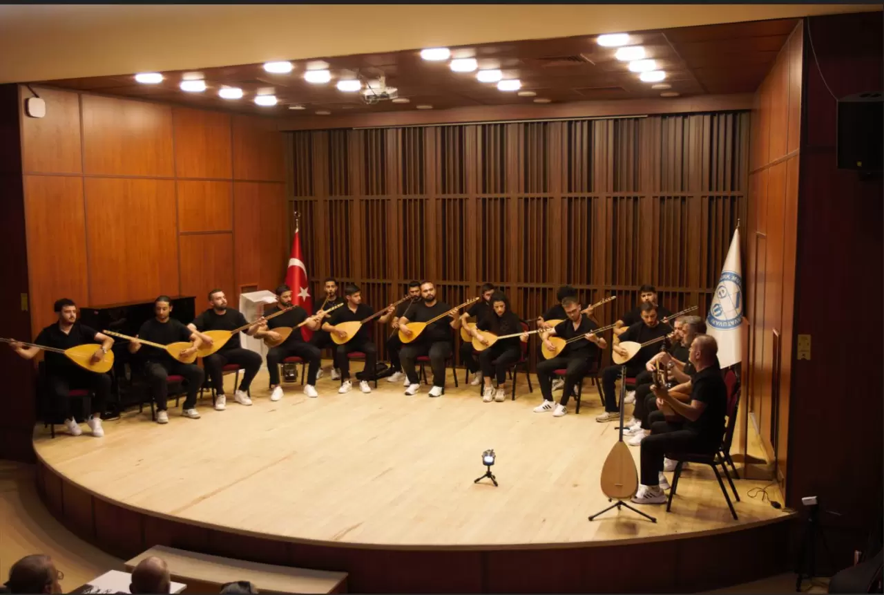 Ege Üniversitesi (EÜ) Devlet Türk Musikisi Konservatuvarı (DTMK) tarafından “İleri Çalgı Repertuvarı; Yılsonu Dinletisi” düzenlendi.