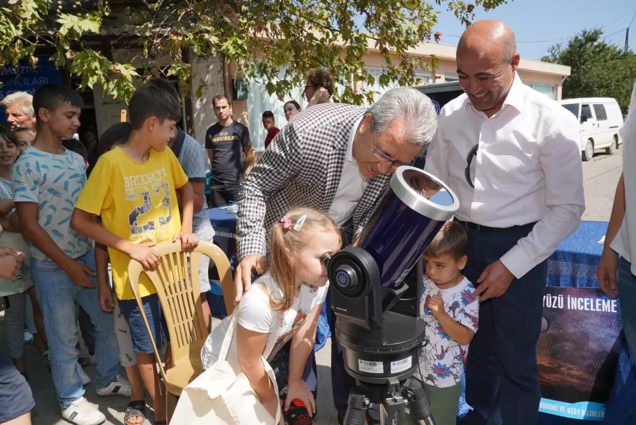 Türkiye'de bilim ile toplum arasındaki bağları güçlendirmek, Türk bilim insanlarının ve üniversitelerin uluslararası tanınırlığını artırmak amacıyla Yükseköğretim Kurulu (YÖK) tarafından tüm üniversitelerde eş zamanlı olarak hayata geçirilen “Bilim İletişimi Ofisi - Bilim Kafe Etkinlikleri” devam ediyor.