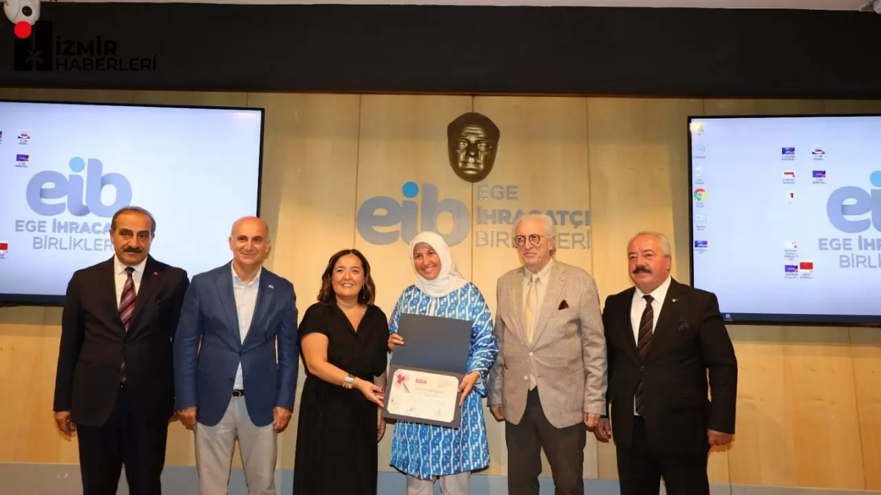 Ege İhracatçı Birlikleri ve İzmir Ticaret Borsası'nın desteklediği "İhracatta Kadın Gücü" programı, TOBB Kadın Girişimciler Kurulu iş birliğiyle gerçekleştirildi. 67 kadın girişimci, ihracat becerilerini geliştirmek amacıyla verilen eğitimi başarıyla tamamladı.