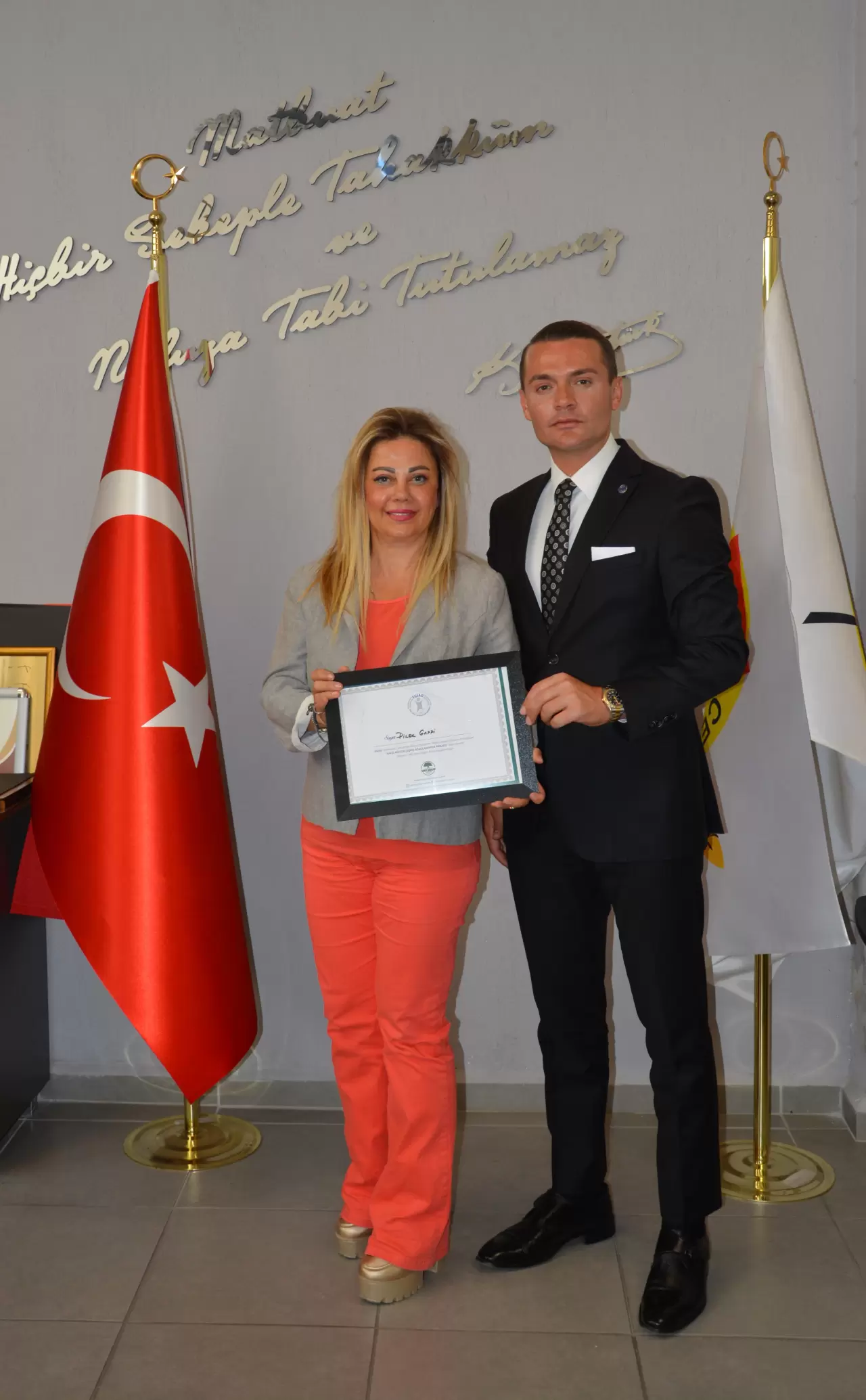 Ege Genç İş İnsanları Derneği (EGİAD) Yönetim Kurulu Başkanı M. Kaan Özhelvacı ve EGİAD Basın Danışmanı Ebru Dön İzmir Gazeteciler Cemiyeti’ni ziyaret etti.