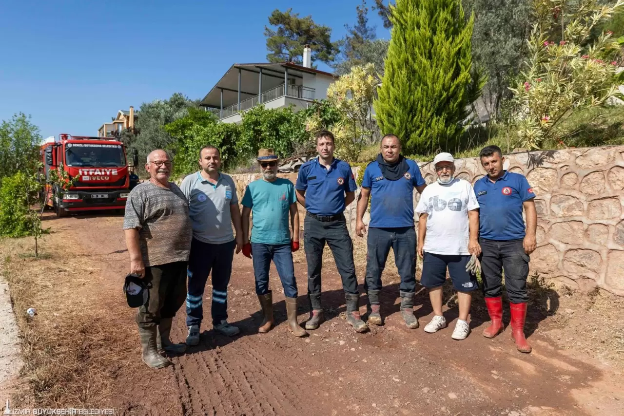İzmir Büyükşehir Belediye Başkanı Dr. Cemil Tugay, orman yangınlarının etkilediği Menderes ve Seferihisar'da incelemelerde bulundu.