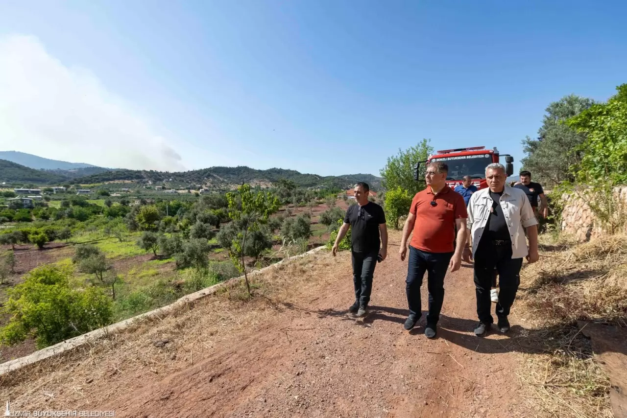 İzmir Büyükşehir Belediye Başkanı Dr. Cemil Tugay, orman yangınlarının etkilediği Menderes ve Seferihisar'da incelemelerde bulundu.