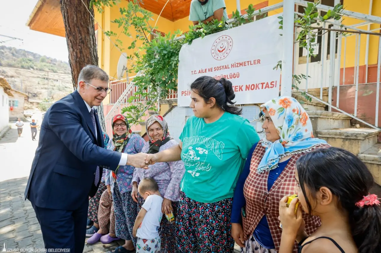İzmir Büyükşehir Belediye Başkanı Dr. Cemil Tugay, Ödemiş’teki yangında en çok zarar gören Karadoğan Mahallesi’nde inceleme yaptı.