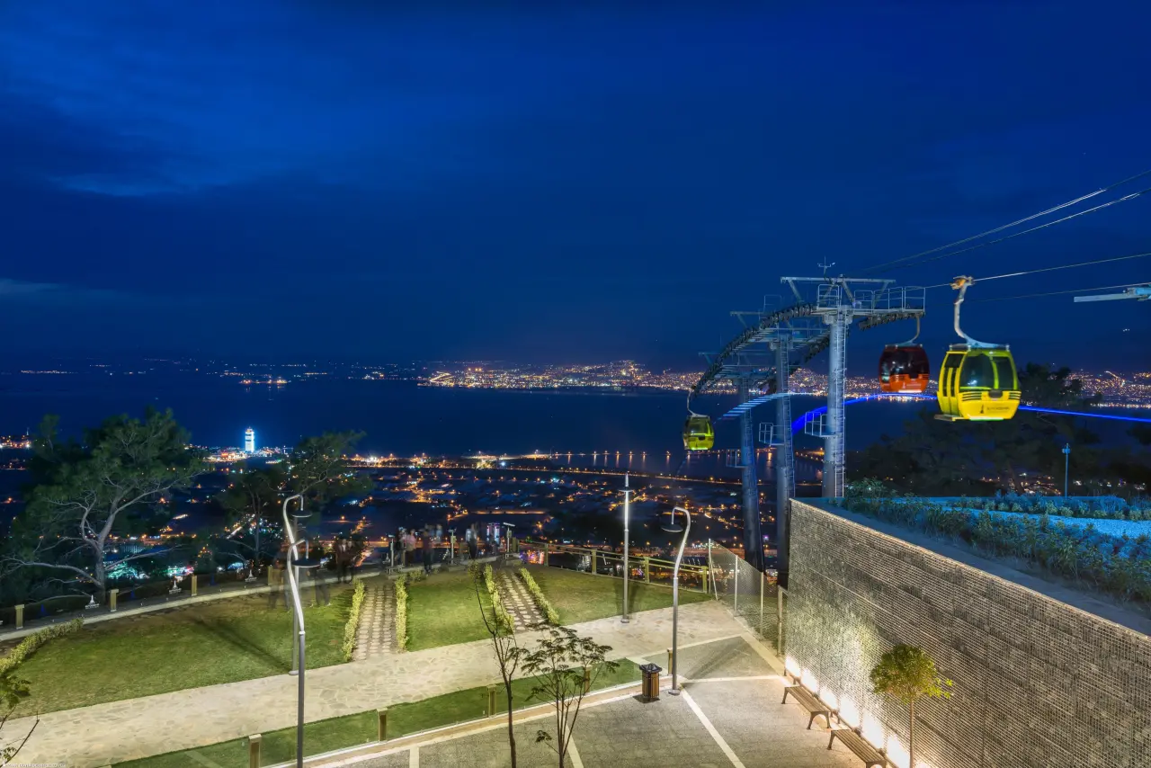 İzmir Büyükşehir Belediyesi’ne bağlı İZULAŞ şirketi tarafından işletilen İzmir Teleferik tesisleri, 18 Temmuz Cuma gününden itibaren yeniden ziyaretçilerini ağırlayacak.