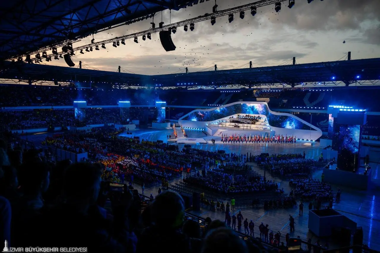 Olimpiyat oyunlarının ardından dünyanın en prestijli spor organizasyonları arasında yer alan FISU Dünya Üniversite Yaz Oyunları, Almanya’nın Duisburg kentinde başladı. Milli Takım kafilesinde, İzmir Büyükşehir Belediyesi Spor Kulübü’nden de 5 sporcu ile 1 antrenör yer alıyor.