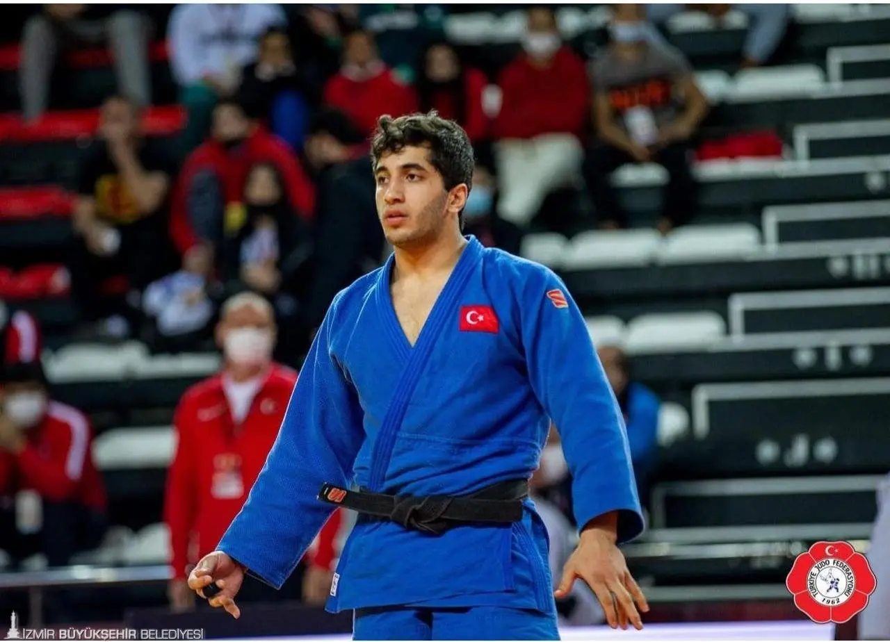 Olimpiyat oyunlarının ardından dünyanın en prestijli spor organizasyonları arasında yer alan FISU Dünya Üniversite Yaz Oyunları, Almanya’nın Duisburg kentinde başladı. Milli Takım kafilesinde, İzmir Büyükşehir Belediyesi Spor Kulübü’nden de 5 sporcu ile 1 antrenör yer alıyor.