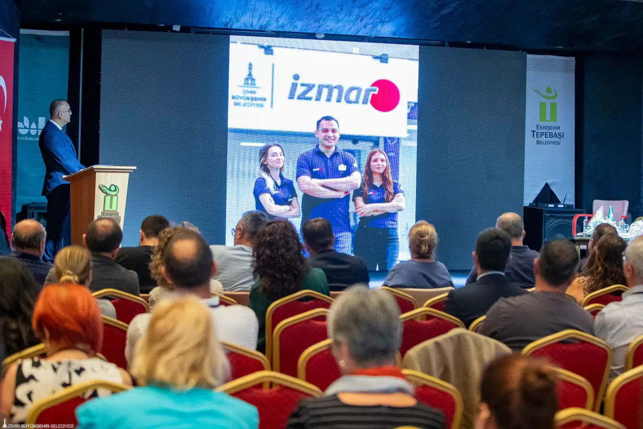 İzmir Büyükşehir Belediyesi’nin tanzim satış mağazaları modeli İZMAR, Türkiye’ye örnek oluyor. İZTARIM Genel Müdürü Öztürk Kurt, Eskişehir’de düzenlenen Gıda Güvenliği Paneli’nde İZMAR modelini anlattı. 