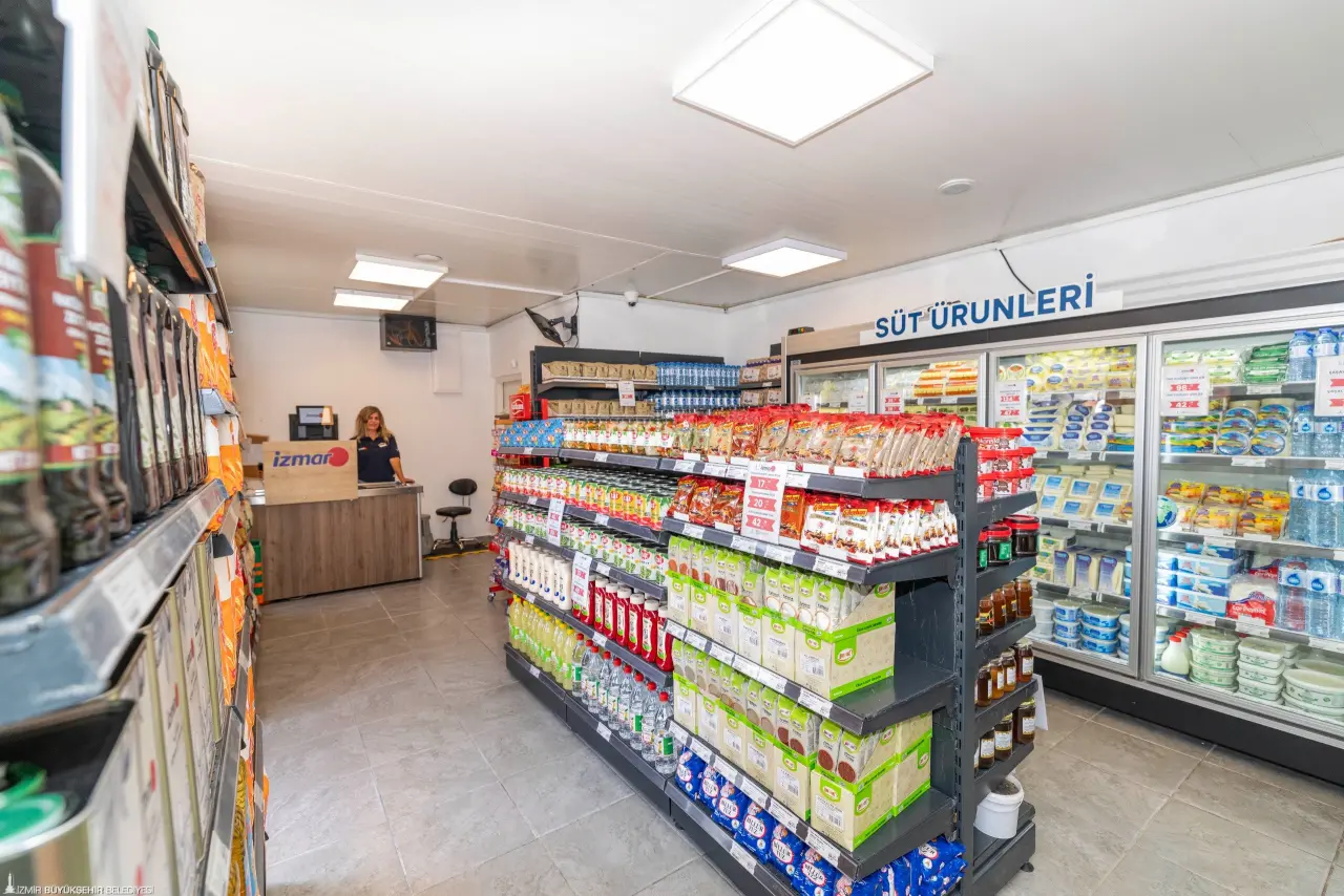 İzmir Büyükşehir Belediyesi’nin tanzim satış mağazaları modeli İZMAR, Türkiye’ye örnek oluyor. İZTARIM Genel Müdürü Öztürk Kurt, Eskişehir’de düzenlenen Gıda Güvenliği Paneli’nde İZMAR modelini anlattı. 