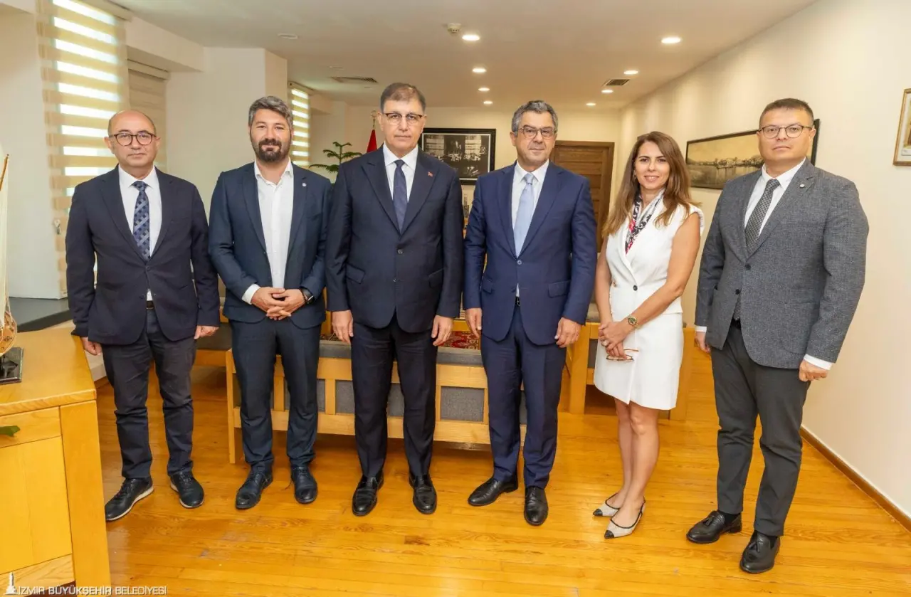 İzmir Büyükşehir Belediye Başkanı Dr. Cemil Tugay, İzmir ve Bremen arasındaki ilişkilere katkı sunmayı hedefleyen Uzuner Consulting Limited Şirketi Genel Müdürü Bülent Uzuner’i makamında ağırladı.