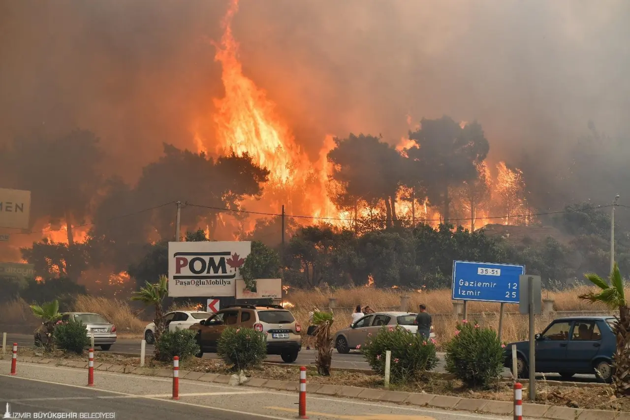 İzmir Büyükşehir Belediyesi, Başkan Dr. Cemil Tugay’ın afetlere dirençli İzmir vizyonu doğrultusunda aralıksız çalışıyor. İzmir Planlama Ajansı (İZPA), son günlerde kentin farklı bölgelerini etkileyen orman yangınlarına ilişkin önemli bir çalışma yaptı.