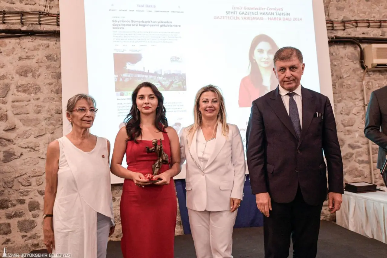 İzmir Gazeteciler Cemiyeti'nin 79'uncu ve 9 Eylül Medya Grubu'nun 13'üncü kuruluş yıl dönümü kapsamında düzenlenen Şehit Gazeteci Hasan Tahsin Gazetecilik Yarışması’nın ödül töreninde konuşan İzmir Büyükşehir Belediye Başkanı Dr. Cemil Tugay,  demokrasi ve basın özgürlüğünün önemine dikkat çekti. Başkan Tugay, “Basının özgür olmadığı bir yerde halk asla özgür olamaz. Basının susturulduğu yerde halk susturulmuş demektir. Gerçeğin üzerinin örtüldüğü, örtülmeye çalışıldığı yerde demokrasinin ışığı kararır, aydınlığı söner” dedi.