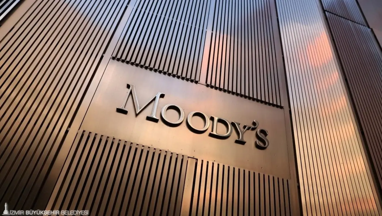 Uluslararası kredi derecelendirme kuruluşu Moody’s, İzmir Büyükşehir Belediyesi’nin ulusal ölçek uzun vadeli kredi notunu “Aaa” seviyesine yükseltti. Bu not, Moody’s’in Türkiye için verdiği en yüksek ulusal kredi notu oldu.