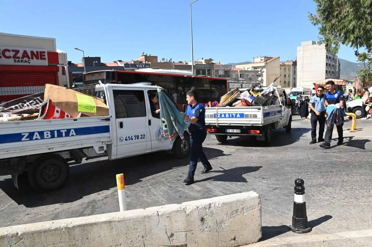 Karabağlar'da yerel yönetim, ortak alanların korunması ve geliştirilmesi konusunda kararlı adımlar atıyor. Mahalle sakinleriyle işbirliği içinde parklar ve kamusal alanlar için projeler hayata geçiriliyor. Amaç, bölgenin sosyal yaşamını canlandırmak.