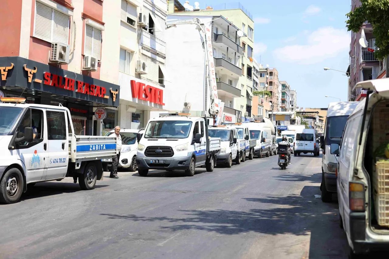 Karabağlar'da yerel yönetim, ortak alanların korunması ve geliştirilmesi konusunda kararlı adımlar atıyor. Mahalle sakinleriyle işbirliği içinde parklar ve kamusal alanlar için projeler hayata geçiriliyor. Amaç, bölgenin sosyal yaşamını canlandırmak.