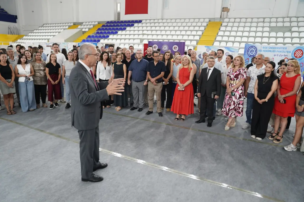 Ege Üniversitesi (EÜ) tarafından 2025 YKS tercih dönemine yönelik olarak düzenlenen “Ege Üniversitesi 17. Tercih Günleri” başarıyla tamamlandı. Etkinlikler kapsamında, üniversite adayları ve aileleri, hem Ege Üniversitesi kampüsünü hem de akademik birimlerini yakından tanıma fırsatı buldu.