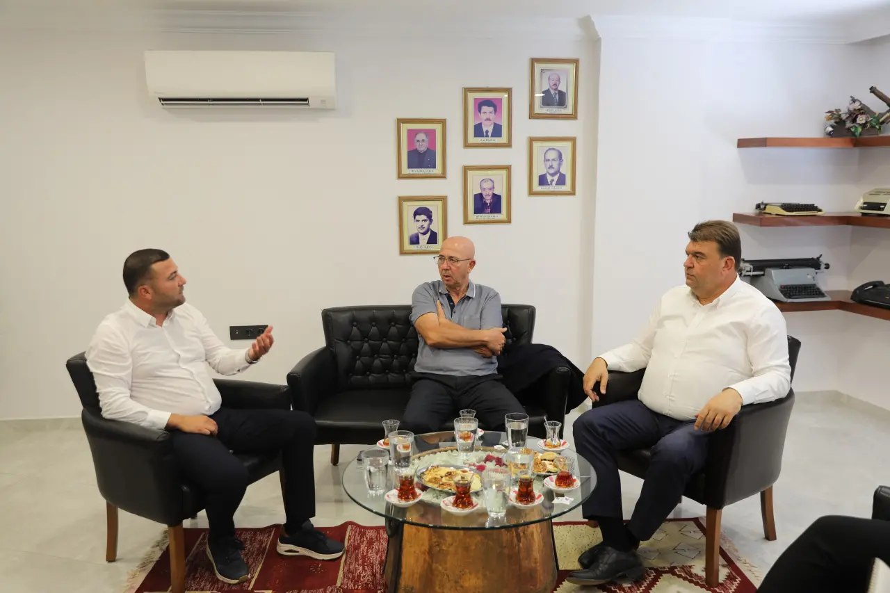 Seferihisar Belediyesi, ilçedeki esnafların doğrudan alım süreçlerine daha etkin katılımını sağlamak amacıyla önemli bir toplantı gerçekleştirdi.