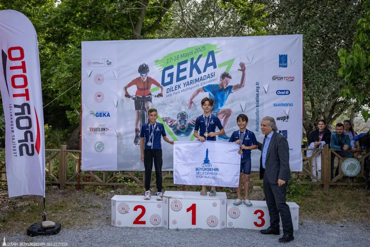 İzmir Büyükşehir Belediyesi Spor Kulübü yarışmacı ve yetiştirici kimlikleriyle faaliyetlerine devam ederken triatlon branşındaki başarılar dikkat çekti. Kulüp performansıyla 2025 yılına damga vururken ayrıca farklı alanlardaki istatistikler de göz doldurdu.