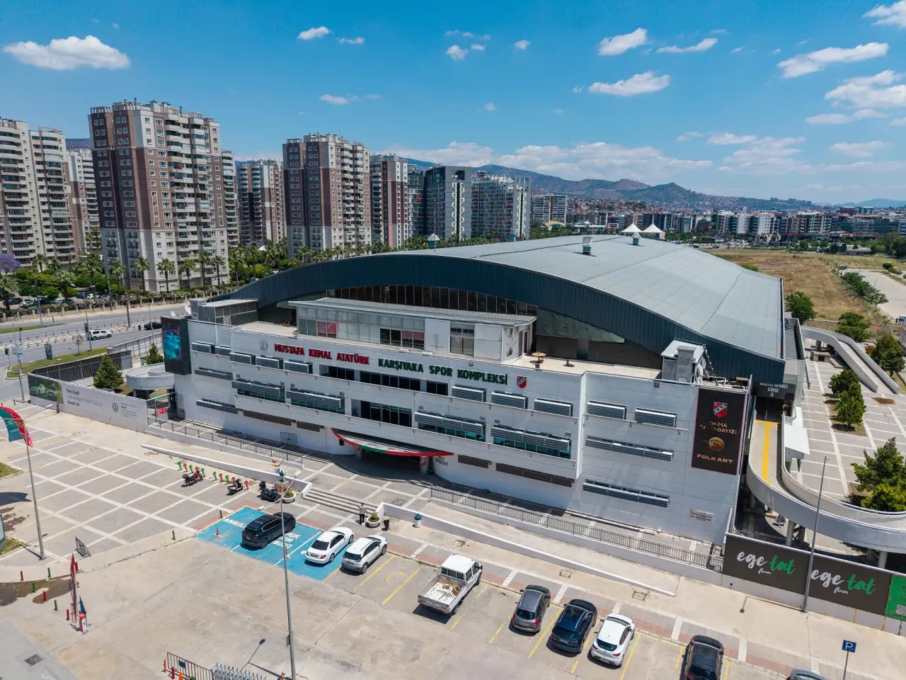 Karşıyaka Belediyesi, basketbolun simge ismi Ateş Özerk’in adını Mustafa Kemal Atatürk Karşıyaka Spor Kompleksi’ndeki basketbol salonunda yaşatacak. Ağustos ayı olağan meclis toplantısında oy birliği ile geçen karar sonrası konuşan Belediye Başkanı Yıldız Ünsal, “Karşıyaka’yı bir basketbol kentine dönüştüren Ateş Özerk’in adını, bu kentin kalbinde, spor mabedinde yaşatacağız” dedi.