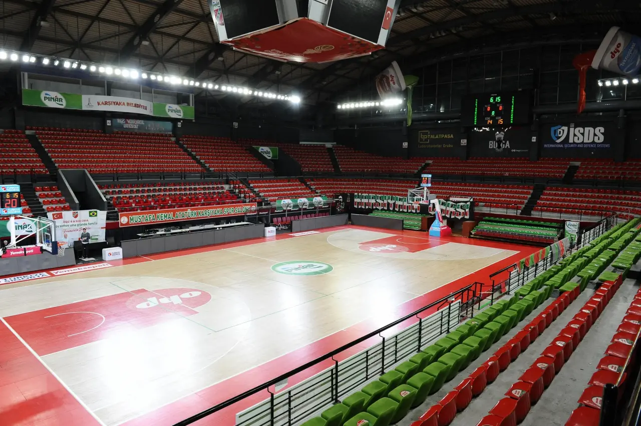 Karşıyaka Belediyesi, basketbolun simge ismi Ateş Özerk’in adını Mustafa Kemal Atatürk Karşıyaka Spor Kompleksi’ndeki basketbol salonunda yaşatacak. Ağustos ayı olağan meclis toplantısında oy birliği ile geçen karar sonrası konuşan Belediye Başkanı Yıldız Ünsal, “Karşıyaka’yı bir basketbol kentine dönüştüren Ateş Özerk’in adını, bu kentin kalbinde, spor mabedinde yaşatacağız” dedi.