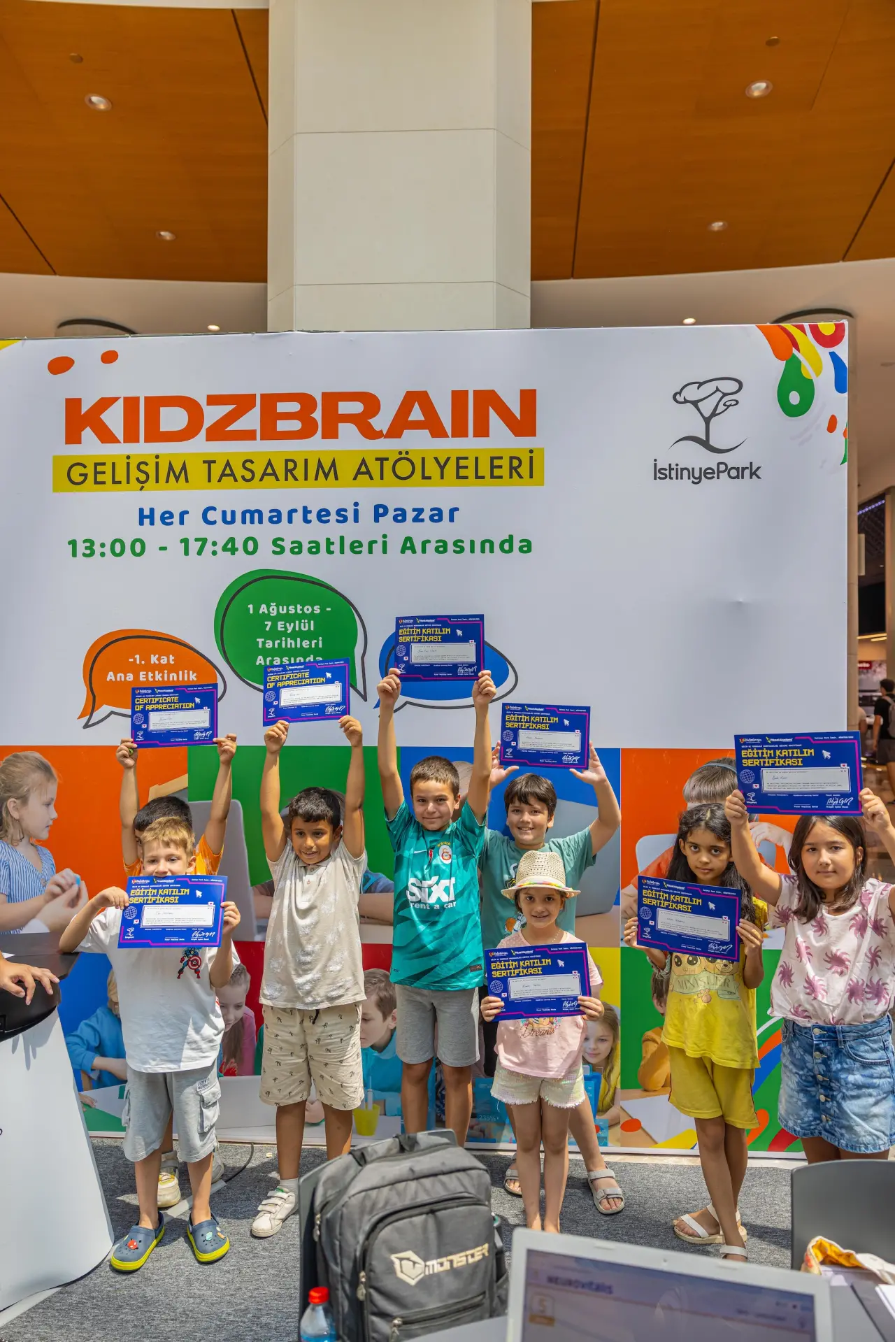 Ege Bölgesi’nin alışveriş, yeme içme ve eğlence merkezi İstinyePark İzmir, bu yaz tatilinde de tüm çocukların hem eğlenme hem de öğrenme adresi oluyor.