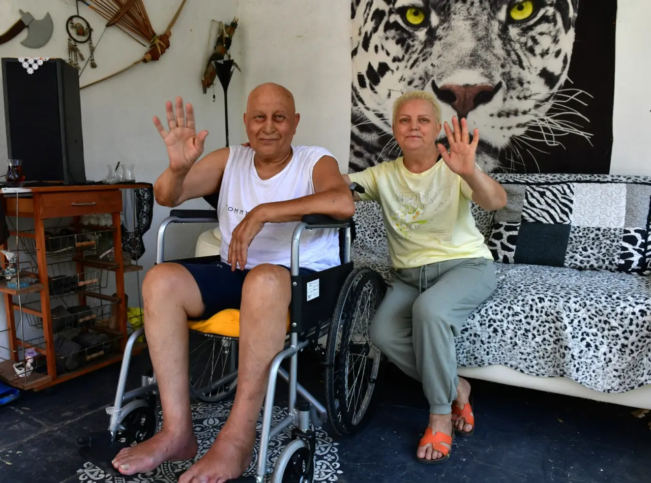 Çiğli Belediyesi, ihtiyaç sahibi vatandaşların yanında olmayı sürdürüyor. Şirintepe Mahallesi’nde yaşayan ve uzun süredir tekerlekli sandalye ile hayatını sürdüren Mehmet Koçak, merdivenlerden dolayı evine girip çıkmakta büyük zorluk yaşıyordu. Fiziksel engeli nedeniyle her gün aynı sıkıntıyla karşı karşıya kalan Koçak’ın imdadına Çiğli Belediyesi yetişti.