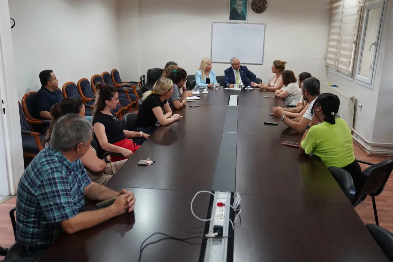 Ege Üniversitesi (EÜ) Mühendislik Fakültesi Gıda Mühendisliği Bölümü, Türkiye’de alanında ilk kurulan bölüm olmanın sorumluluğuyla eğitim faaliyetlerini sürdürüyor. Yüzde 100 İngilizce eğitim veren bölüm, çağın gereklerine uygun laboratuvar altyapısı ve uluslararası düzeyde projeleriyle dikkat çekiyor.