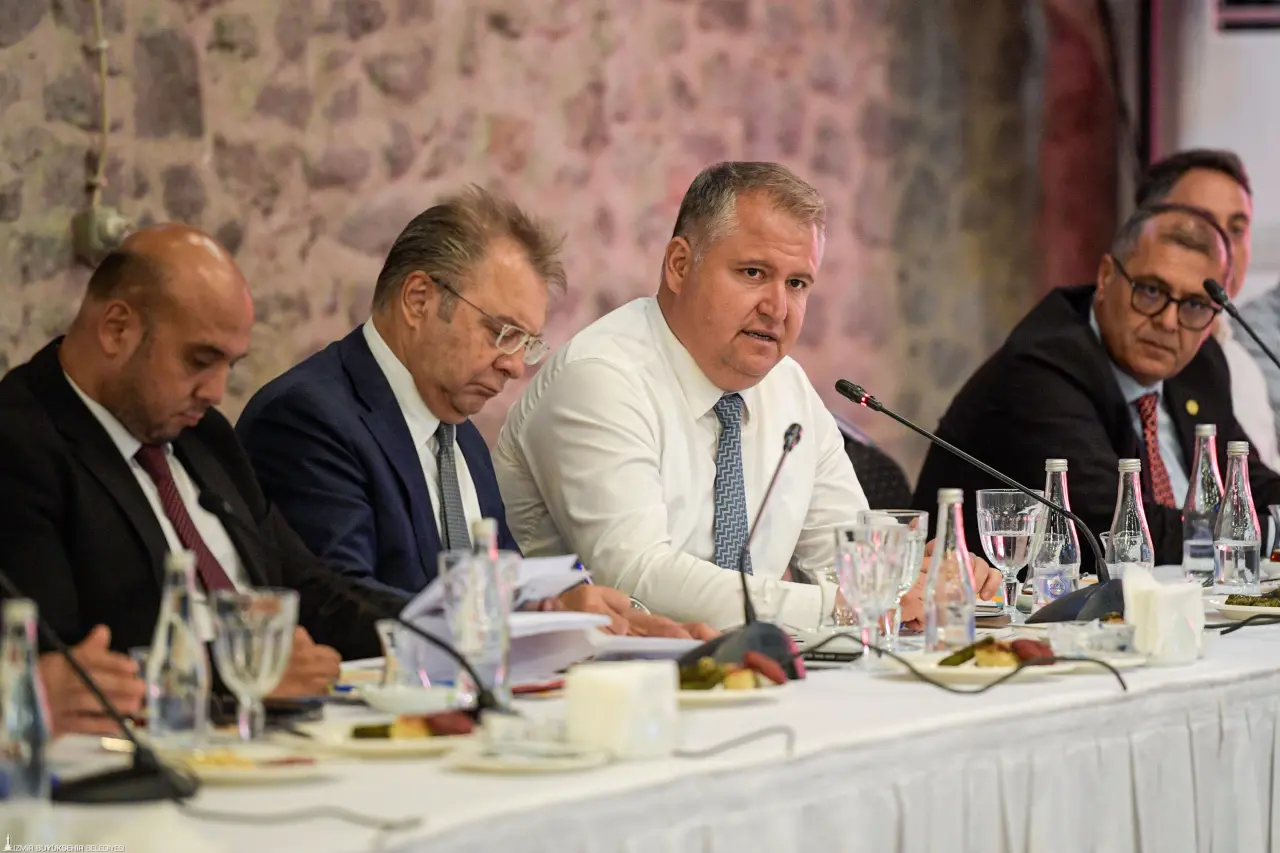 İzmir turizmini geliştirmek amacıyla ilki geçen Haziran ayında yapılan Turizm Koordinasyon Kurulu Toplantısı’nın ikincisi, İzmir Büyükşehir Belediye Başkanı Dr. Cemil Tugay'ın ev sahipliğinde gerçekleştirildi.